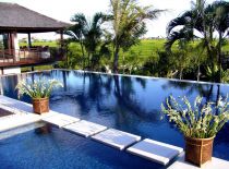 Villa Coraffan, Piscine et jardin